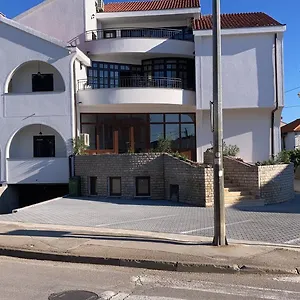 https://domus-albus-23000.hotelinzadar.com